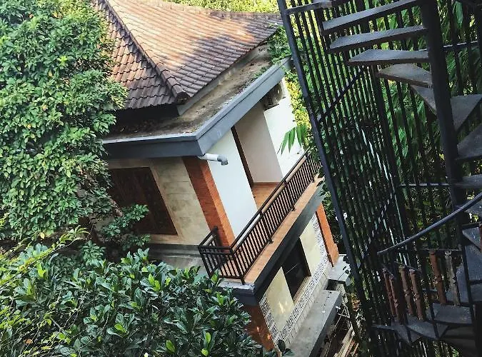 Legon House Lodge *